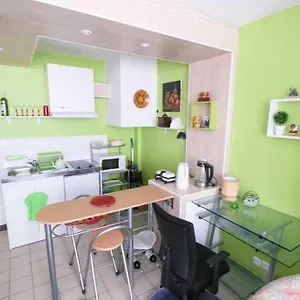 Métro Pigalle,garçonnière 25 M2, 3 Per, Cabarets Théâtres,restaurants,tout Confort Parigi